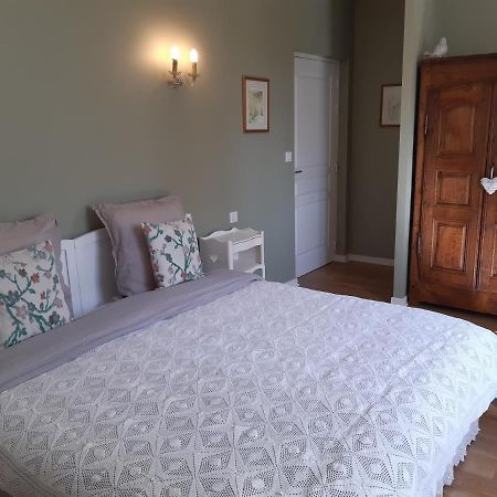 Les Fontenottes Bed & Breakfast เบอซองซง ภายนอก รูปภาพ