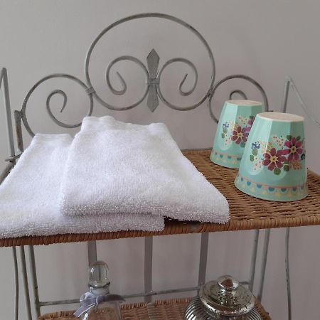Les Fontenottes Bed & Breakfast เบอซองซง ภายนอก รูปภาพ