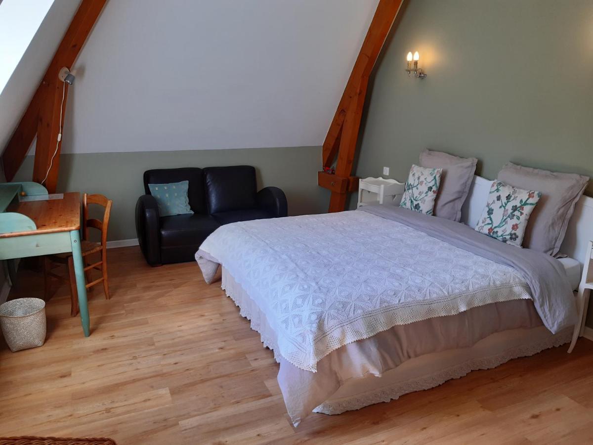 Les Fontenottes Bed & Breakfast เบอซองซง ภายนอก รูปภาพ