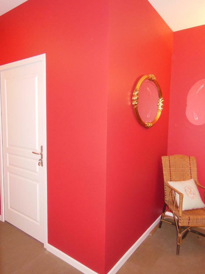 Les Fontenottes Bed & Breakfast เบอซองซง ภายนอก รูปภาพ