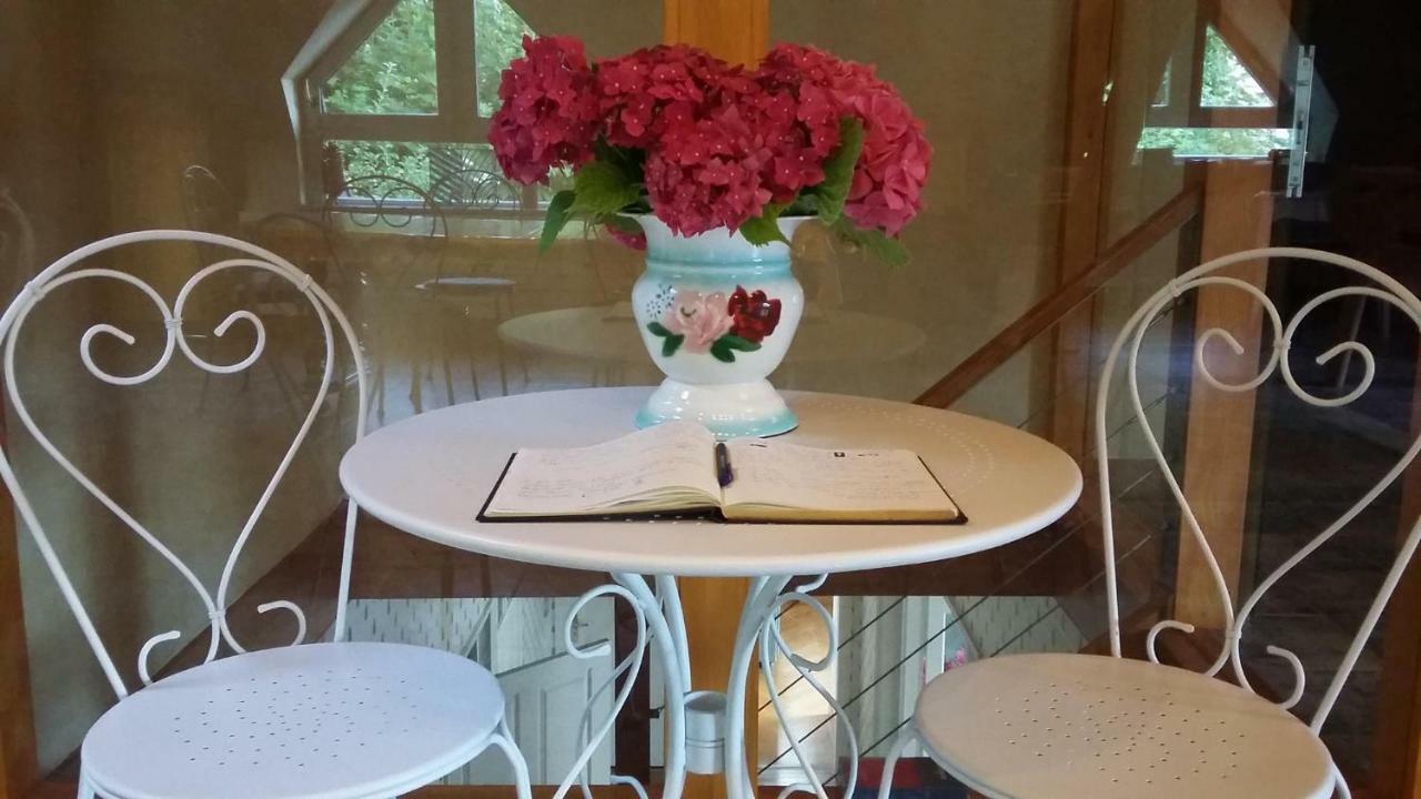 Les Fontenottes Bed & Breakfast เบอซองซง ภายนอก รูปภาพ
